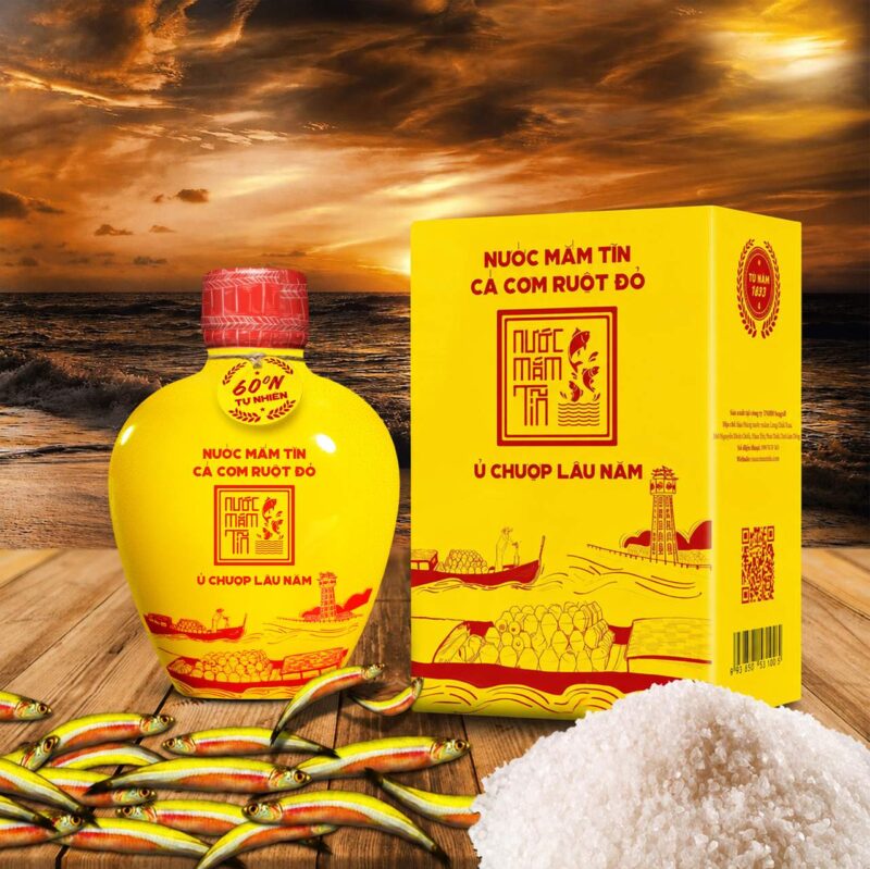 Bình gốm nước mắm Tĩn cá cơm ruột đỏ 60N 250ml và hộp giấy vàng
