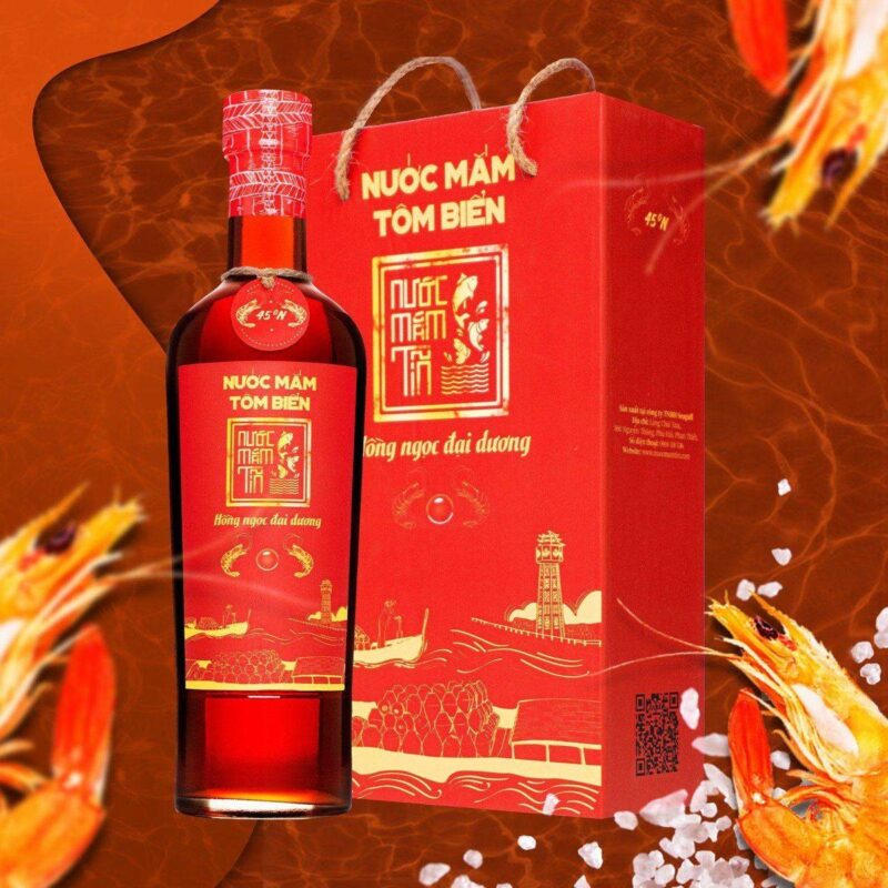 Chai nước mắm Tĩn tôm biển 45N 500ml và túi quà màu đỏ
